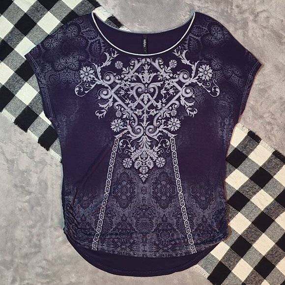 S | Edista | Floral Emblem Curved Hem Short Sleeved Blouse - Picture 1 of 5